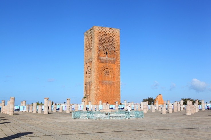 Thu hút hàng triệu du khách mỗi năm. Sự tráng lệ và dang dở của công trình tạo nên sức hút độc đáo đối với du khách từ khắp năm châu. Ảnh: Pinterest.