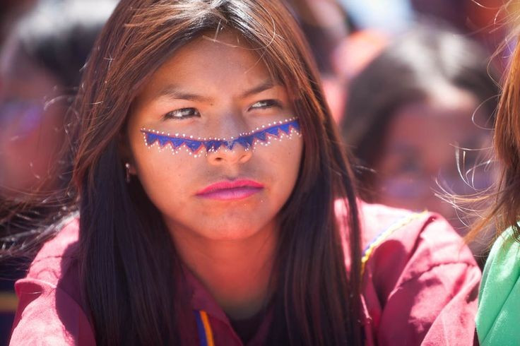 Lịch sử tiếp xúc muộn với thế giới bên ngoài. Trong nhiều thế kỷ, người Seri kháng cự mạnh mẽ sự xâm nhập của thực dân Tây Ban Nha, khiến họ trở thành một trong những cộng đồng bản địa tiếp xúc muộn nhất với văn hóa châu Âu. Ảnh: Pinterest.