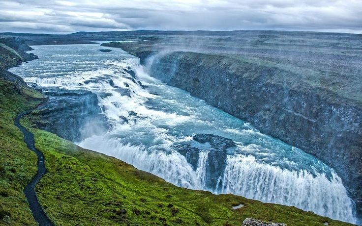 Là một phần của Sông Hvítá. Dòng thác Gullfoss được hình thành từ sông băng Hvítá, bắt nguồn từ sông băng Langjökull – một trong những sông băng lớn nhất Iceland. Ảnh: Pinterest.