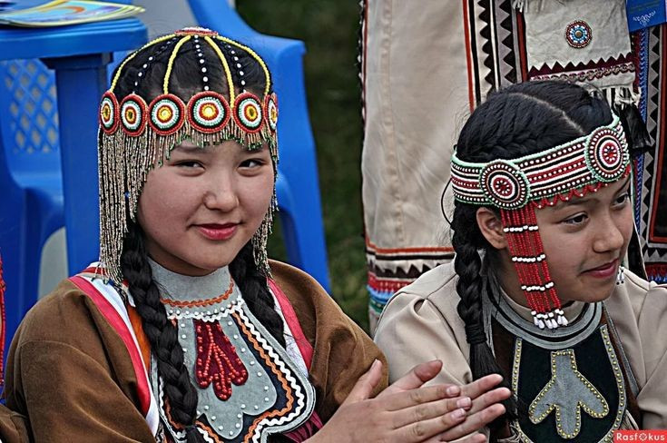 Ngôn ngữ thuộc hệ Tungus. Tiếng Evenki thuộc nhóm ngôn ngữ Tungus trong hệ Altaic. Tuy nhiên, số người nói thành thạo đang giảm do ảnh hưởng của tiếng Nga và quá trình đô thị hóa. Ảnh: Pinterest.