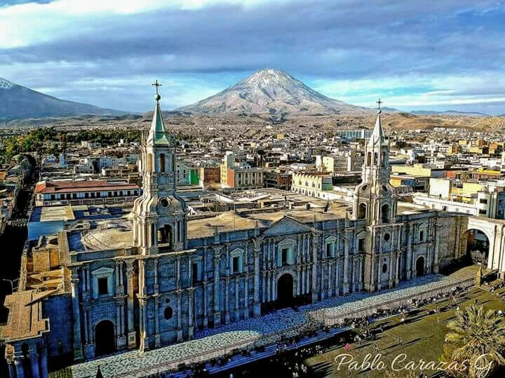 Di sản Thế giới được UNESCO công nhận. Trung tâm lịch sử Arequipa được UNESCO công nhận là Di sản Thế giới năm 2000 nhờ sự kết hợp hài hòa giữa quy hoạch đô thị châu Âu và kỹ thuật xây dựng bản địa vùng Andes. Ảnh: Pinterest.