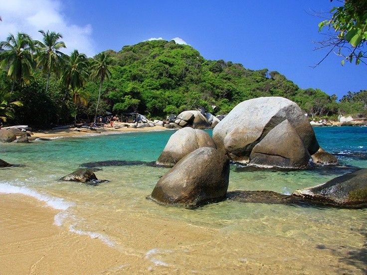 Bãi biển hoang sơ nổi tiếng. Nhiều bãi biển tại Tayrona được xem là đẹp và hoang sơ bậc nhất Nam Mỹ. Ảnh: Pinterest.