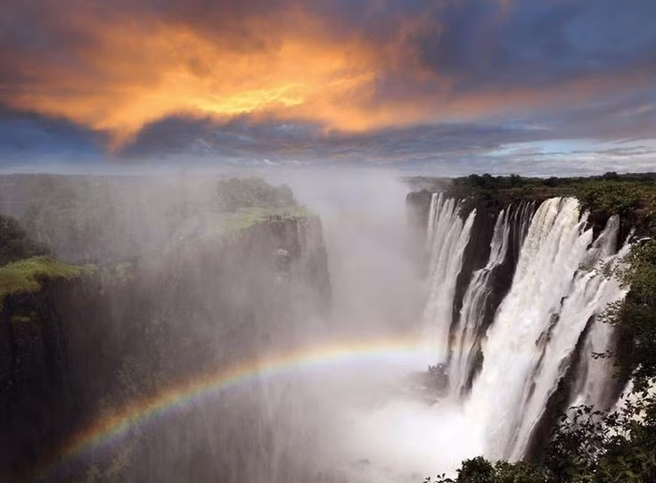Là Di sản Thế giới UNESCO. Năm 1989, thác Victoria được công nhận Di sản Thiên nhiên Thế giới nhờ giá trị sinh thái và cảnh quan đặc biệt. Ảnh: Pinterest.