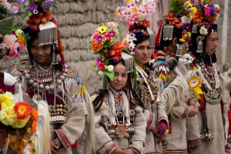 Sống ở một trong những vùng cao nhất thế giới. Người Ladakhi cư trú tại khu vực Ladakh của Ấn Độ, nơi có độ cao trung bình trên 3.000 mét với khí hậu lạnh và khô. Ảnh: Pinterest.
