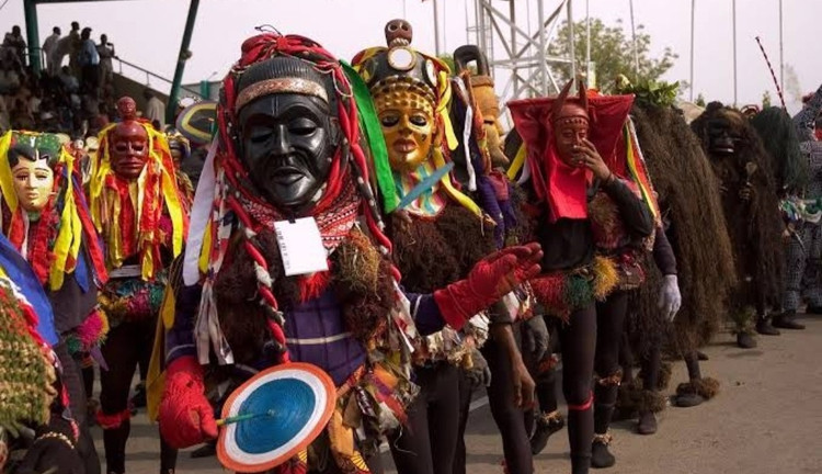 Bản sắc văn hóa vẫn được gìn giữ mạnh mẽ. Dù chịu ảnh hưởng của đô thị hóa và toàn cầu hóa, người Igbo vẫn duy trì phong tục, lễ hội và ý thức cộng đồng, tạo nên một bản sắc vừa linh hoạt vừa bền vững. Ảnh: gazettengr.com.