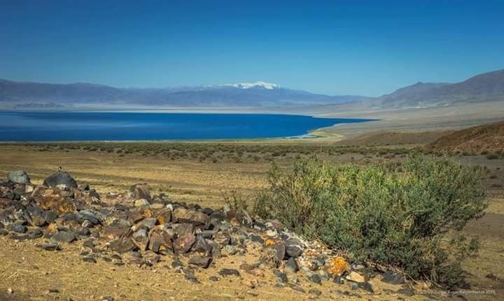 Lưu vực khổng lồ. Lưu vực Uvs rộng gần 70.000 km², được UNESCO công nhận là Di sản Thiên nhiên Thế giới nhờ cảnh quan và đa dạng sinh học. Ảnh: Pinterest.