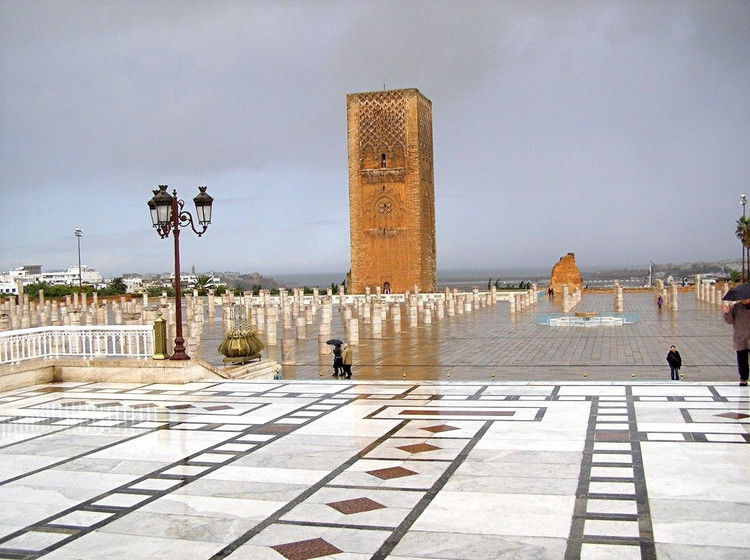 Được UNESCO công nhận di sản thế giới. Toàn bộ khu vực lăng và tháp được bảo vệ đặc biệt vì tầm vóc thế giới của mình. Ảnh: Pinterest.