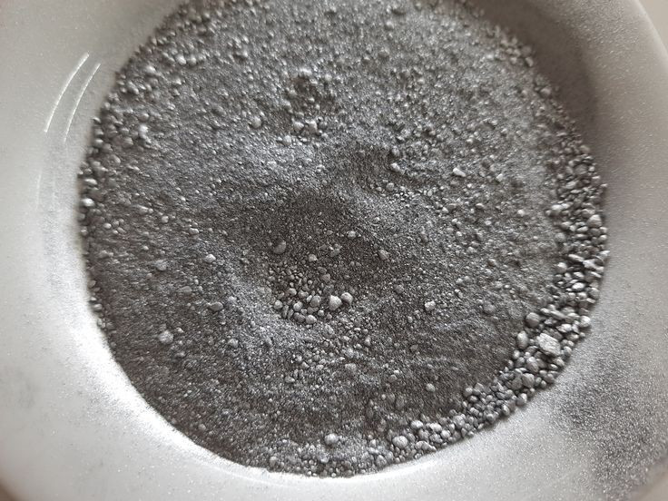 Nhôm cháy được. Bột nhôm rất dễ cháy, giải phóng năng lượng lớn trong phản ứng nhiệt nhôm. Ảnh: Pinterest.