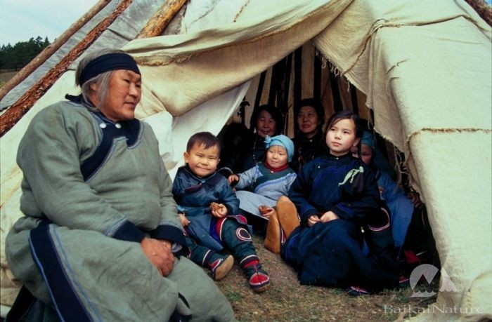 Tộc người có địa bàn trải rộng khắp Siberia. Người Evenki sinh sống chủ yếu ở Siberia thuộc Nga, đồng thời có cộng đồng tại Đông Bắc Trung Quốc và Mông Cổ. Họ có dân số không cao, phân bố thưa thớt trên lãnh thổ rộng lớn. Ảnh: Pinterest.