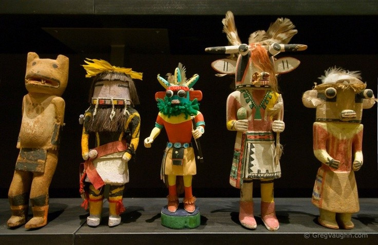 Nền văn hóa đề cao thiên nhiên. Các điệu múa và búp bê Kachina phản ánh niềm tin tâm linh và mối liên hệ của người Hopi với thế giới tự nhiên. Ảnh: Pinterest.