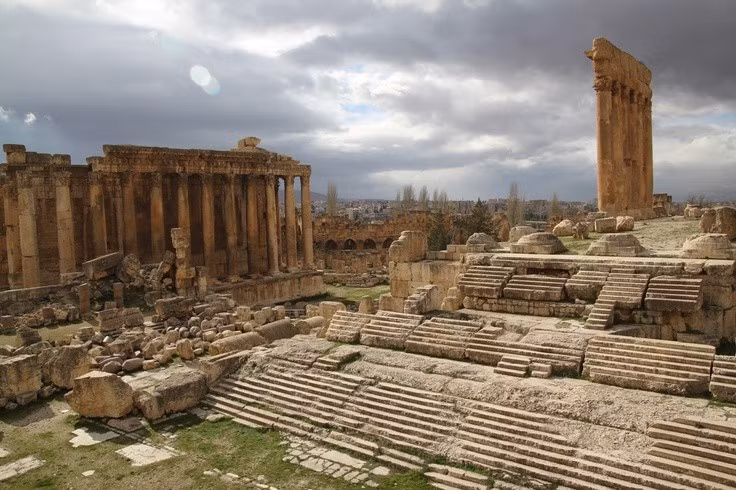 6. Từng là pháo đài trong thời kỳ Hồi giáo trung đại. Vào thế kỷ 7–12, khu vực này được cải tạo thành pháo đài để phòng thủ trước các cuộc xâm lược. Ảnh: Pinterest.