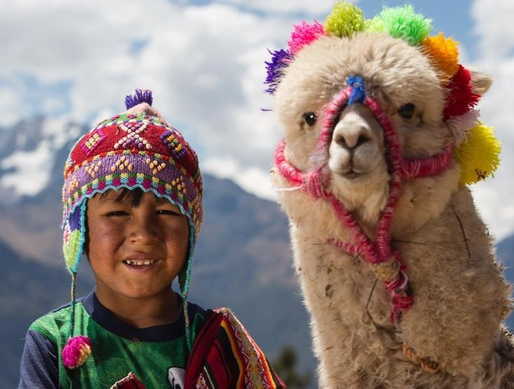 Thích nghi đáng kinh ngạc với độ cao trên 3.800 mét. Cơ thể người Aymara có dung tích phổi lớn và lượng hồng cầu cao, giúp họ sinh sống, lao động bình thường trong môi trường thiếu oxy của cao nguyên Andes. Ảnh: Pinterest.