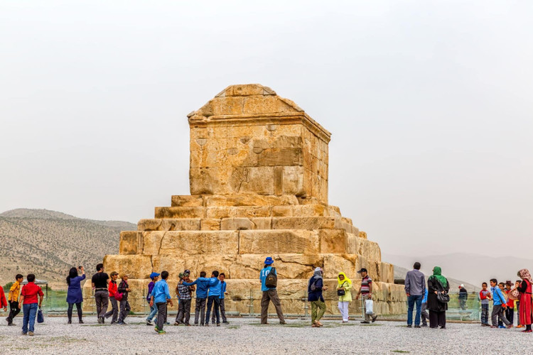 Được UNESCO công nhận là Di sản Thế giới năm 2004. Pasargadae minh chứng cho trình độ kỹ thuật và quy hoạch bậc thầy thời cổ. Ảnh: surfiran.com.