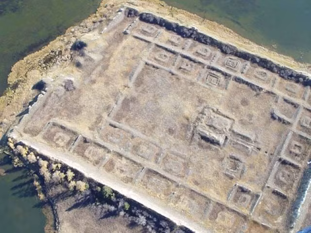 Được xây dựng vào thế kỷ 8. Xác định niên đại cho thấy pháo đài được xây vào thời Hãn quốc Duy Ngô Nhĩ. Ảnh: Pinterest.