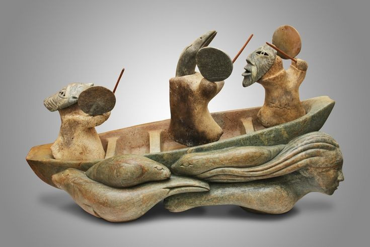 Nghệ thuật chạm khắc tinh tế. Người Inuit chế tác nhiều tượng nhỏ rất sinh động từ ngà, xương và đá để phục vụ nhu cầu tinh thần của mình. Ảnh: Pinterest.