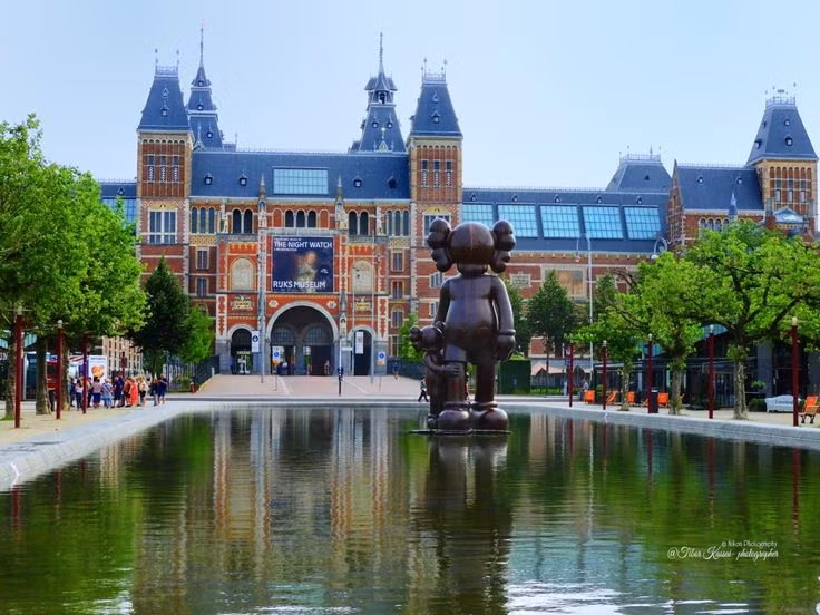 Nơi đặt trụ sở của nhiều bảo tàng nổi tiếng. Amsterdam là điểm đến quan trọng của những người yêu nghệ thuật. Thành phố này có nhiều bảo tàng nổi tiếng trưng bày các tác phẩm hội họa, lịch sử và văn hóa, thu hút hàng triệu du khách mỗi năm đến tham quan, khám phá. Ảnh: Pinterest