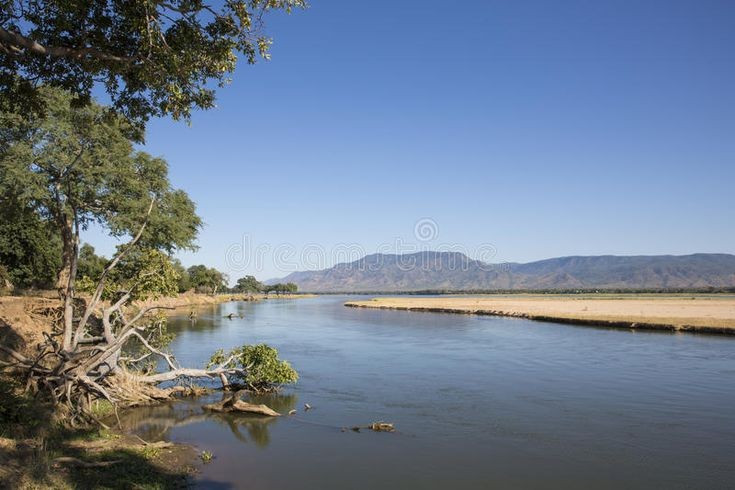 Di sản Thế giới được UNESCO công nhận. Năm 1984, Mana Pools được UNESCO ghi danh nhờ giá trị sinh thái nổi bật, cảnh quan tự nhiên nguyên vẹn và đa dạng sinh học hiếm có ở châu Phi. Ảnh: Pinterest.