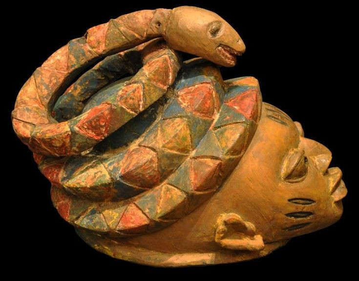 Nghệ thuật mặt nạ và điêu khắc nổi tiếng. Nghệ thuật Yoruba, đặc biệt là mặt nạ gỗ và tượng đồng, được đánh giá cao nhờ tính biểu tượng và kỹ thuật tinh xảo. Nhiều tác phẩm đã ảnh hưởng đến nghệ thuật hiện đại phương Tây đầu thế kỷ 20. Ảnh: Pinterest.