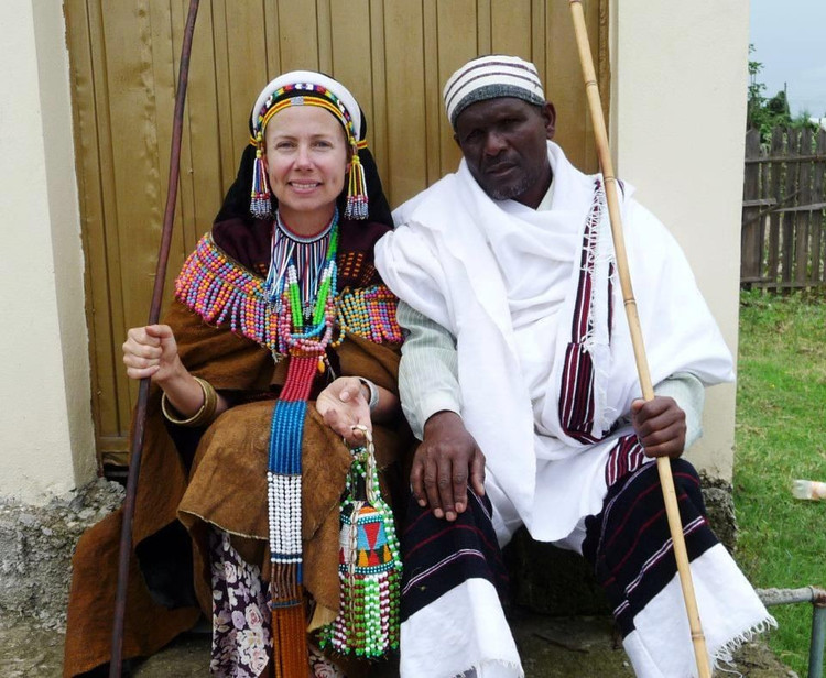 Có ngôn ngữ riêng thuộc hệ Cushitic. Tiếng Oromo, còn gọi là Afaan Oromo, thuộc nhánh Cushitic của ngữ hệ Phi–Á, hiện là một trong những ngôn ngữ được sử dụng rộng rãi nhất ở Ethiopia. Ảnh: Pinterest.