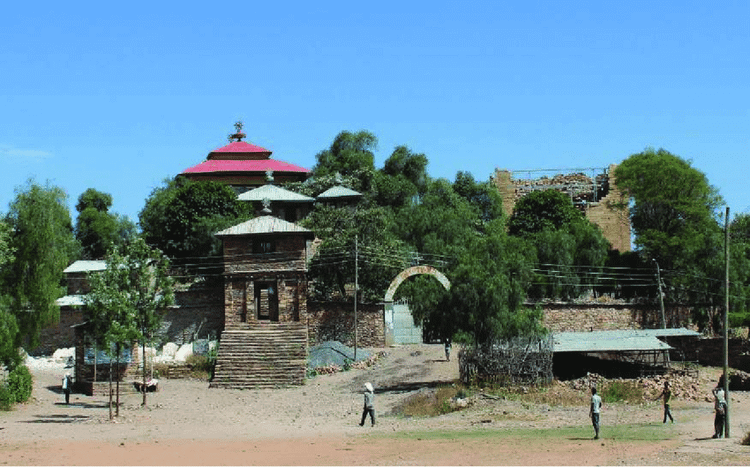 Được bảo tồn cùng nhà thờ Thiên niên kỷ. Bên cạnh đền Yeha là nhà thờ Kitô giáo cổ kính, biểu trưng cho sự giao thoa văn hóa ở đất nước có đa số dân theo đạo Kitô. Ảnh: researchgate.net.