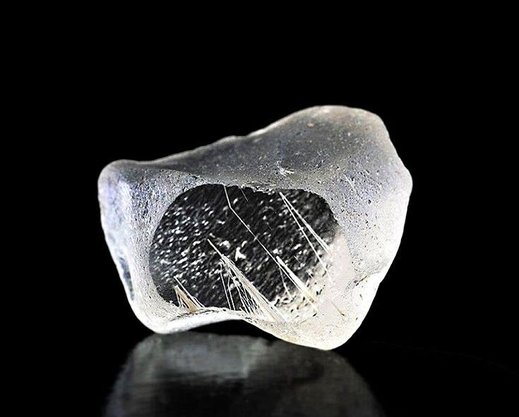 Phát hiện lần đầu tại Siberia. Jeremejevite được nhà khoáng vật học người Nga Pavel Jeremejev phát hiện vào năm 1883 tại vùng Siberia, và được đặt tên để vinh danh ông. Ảnh: Pinterest.