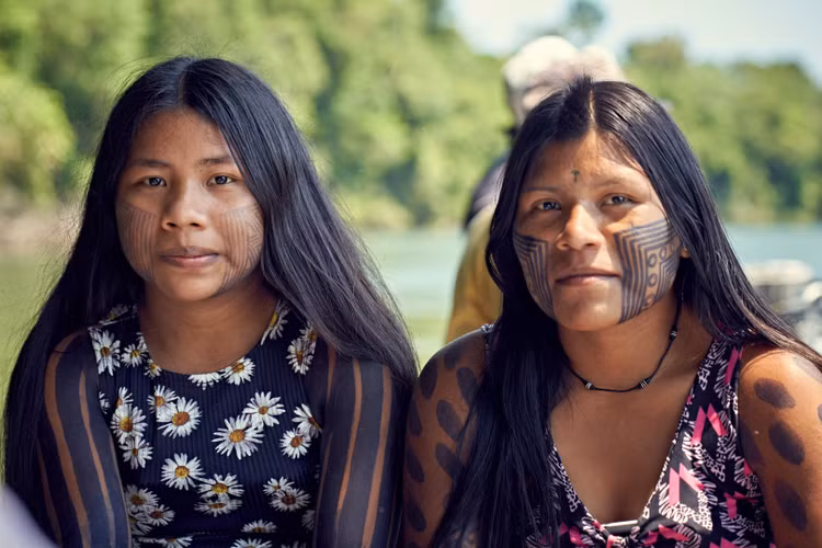 Đóng vai trò quan trọng trong bảo vệ rừng Amazon. Người Kayapo là lực lượng tiên phong trong các phong trào chống phá rừng và khai thác trái phép, góp phần bảo tồn hệ sinh thái toàn cầu. Ảnh: xingulodge.com.