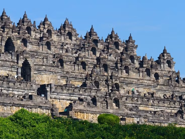 7. Được UNESCO công nhận là Di sản Thế giới. Năm 1991, Borobudur chính thức được UNESCO đưa vào danh sách Di sản Văn hóa Thế giới nhờ giá trị kiến trúc và tâm linh đặc biệt. Ảnh: Pinterest.
