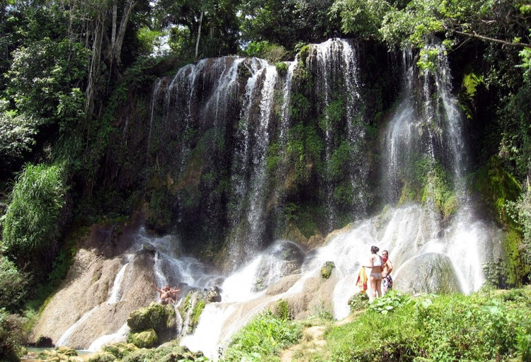 Là điểm du lịch sinh thái nổi bật của Cuba. Du khách đến đây có thể khám phá hang động, bờ biển và tham quan các di tích lịch sử cách mạng. Ảnh: Pinterest.