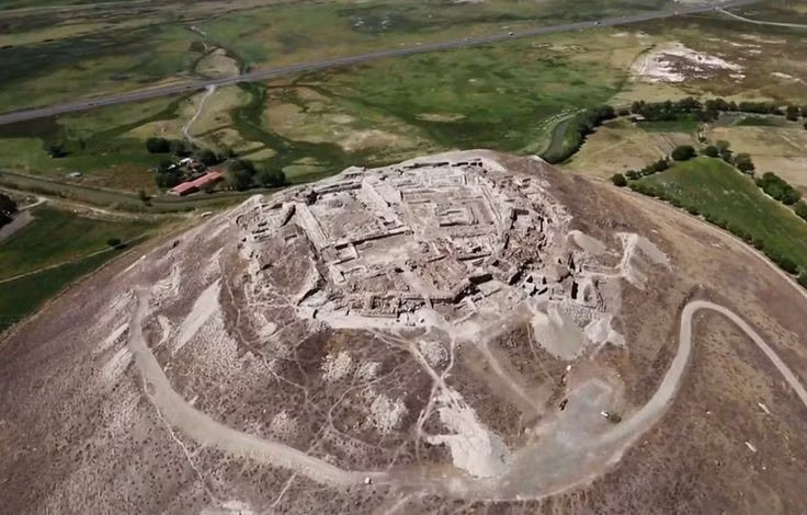 Được xây dựng bởi Herod Đại đế. Herodium do Herod I - vị vua chư hầu được Đế quốc La Mã cắt đặt cai trị tỉnh Judea - cho xây vào cuối thế kỷ I TCN, vừa là cung điện – pháo đài vừa là công trình tưởng niệm bản thân. Ảnh: Pinterest.