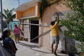 Người dân Mexico chuẩn bị ứng phó với bão Polo 