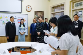 Nhà vua Thái Lan và Hoàng hậu thăm Trung tâm Ngôn ngữ, Văn hóa Thái Lan