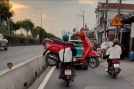 Xe máy chở xe máy gây nguy hiểm, cảnh sát đang xác minh vụ việc