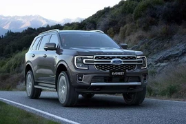 Ra mắt Ford Everest Platinum 2026 máy dầu 2.0L, giá bán từ 1,4 tỷ đồng