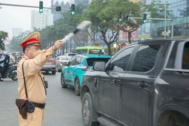 Cấm xe bán tải vào nội đô Hà Nội giờ cao điểm, Ford và Toyota "gỡ rối"