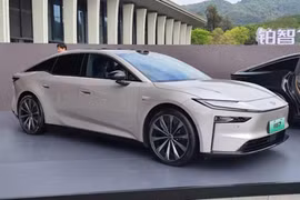 Sedan chạy điện Toyota bZ7 "cháy hàng" với hơn 3.100 đơn chỉ sau 1 giờ