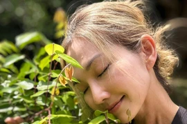 Bên trong khu vườn rực rỡ sắc hoa của Kim Hiền tại Mỹ