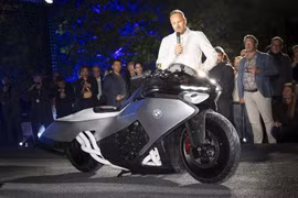 Ngắm siêu môtô "phản lực trên cạn" BMW Vision K18 mới