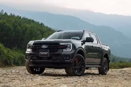 Ford Ranger Wildtrak V6 3.0L giá hơn 1 tỷ tại Việt Nam, Toyota Hilux dè chừng