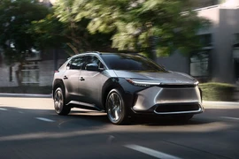 Toyota bZ4X ra mắt Đông Nam Á: SUV điện cỡ trung giá từ 1,2 tỷ đồng