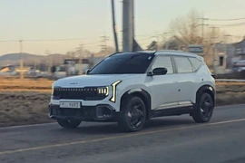 Kia Seltos thế hệ mới lăn bánh ngoài đời thực