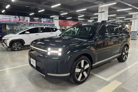 Hyundai SantaFe Hybrid mới ra mắt Việt Nam giảm 50 triệu đồng tại đại lý