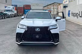 Lexus LX 700h hạng sang đầu tiên cập cảng Việt Nam, chờ đại gia sở hữu