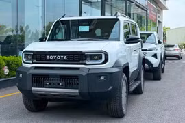 Toyota Land Cruiser FJ khan hàng, đại lý "kèm lạc" thêm 50 triệu đồng