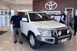 Toyota Land Cruiser V8 2009 chạy gần 1 triệu km, động cơ và hộp số vẫn zin