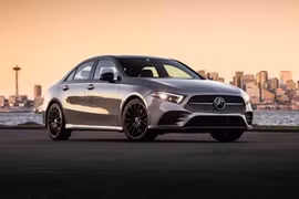 Mercedes-Benz triệu hồi hơn 310.000 xe vì nguy cơ tự trôi khi dừng đỗ