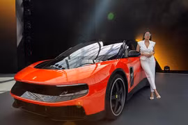 Ferrari Luce chạy điện bị "giang cư dân" chê tơi tả, nhưng vẫn cháy hàng