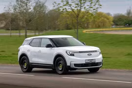 Ford hô biến Explorer EV thành xe van, phong cách "cảnh sát chìm"