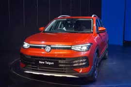Volkswagen Taigun 2026 ra mắt - thêm cửa sổ trời, hộp số tự động 8 cấp