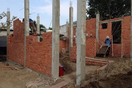 Người dân xoay xở khi giá vật liệu xây dựng tăng mạnh 