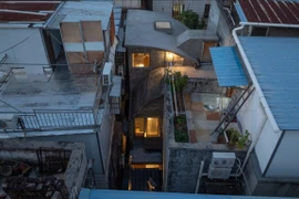 Ngôi nhà phố cổ nổi bật với mái cong độc đáo